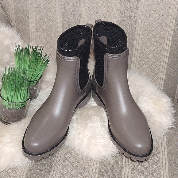 Bernardo Zora Quilted Rain Boots - Picture 3 of 16